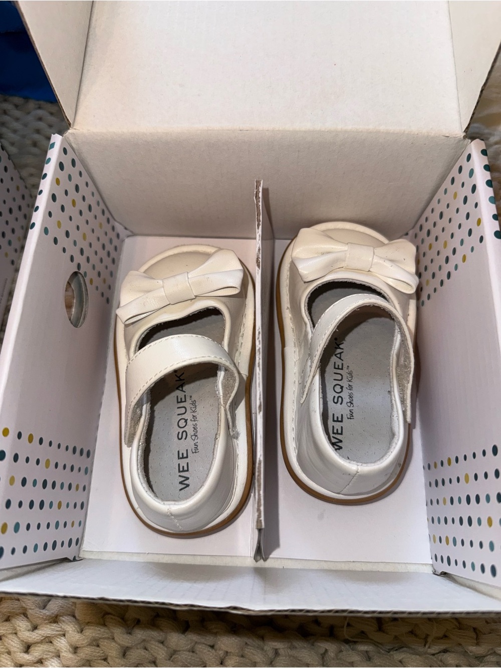 We squeak White Bow Mary Jane Shoes size 4